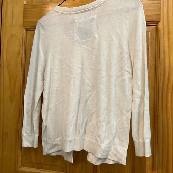 Gorgeous Abercrombie & Fitch size medium cardigan with floral and bead accent - Picture 4 of 7